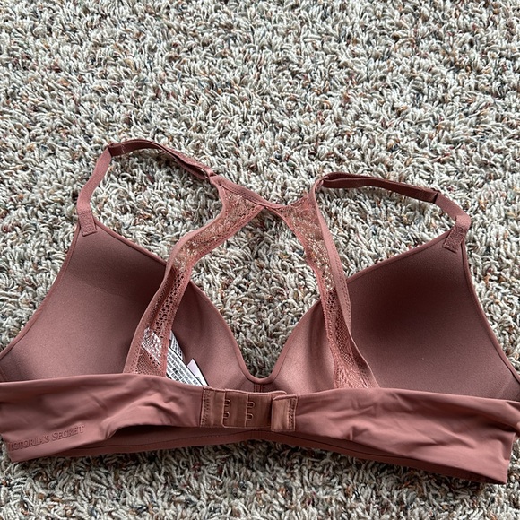 Victorias Secret Lined Wireless Racerback Bra - Picture 2 of 2